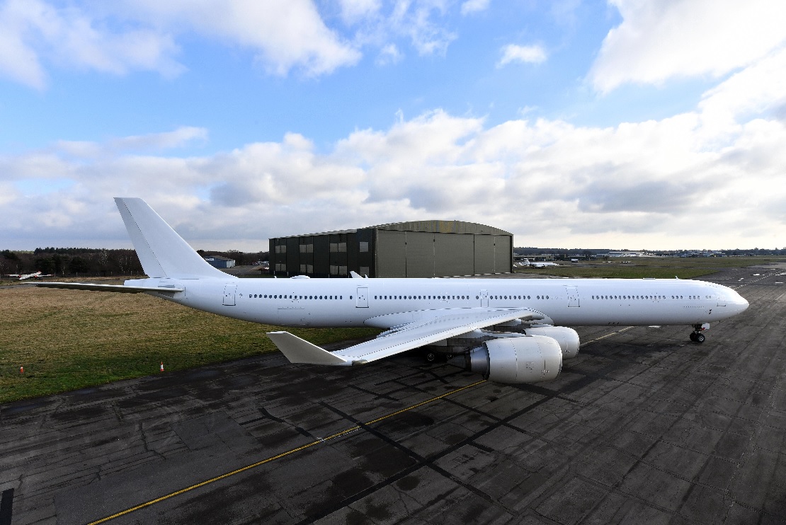 Airbus A340-642 (4)