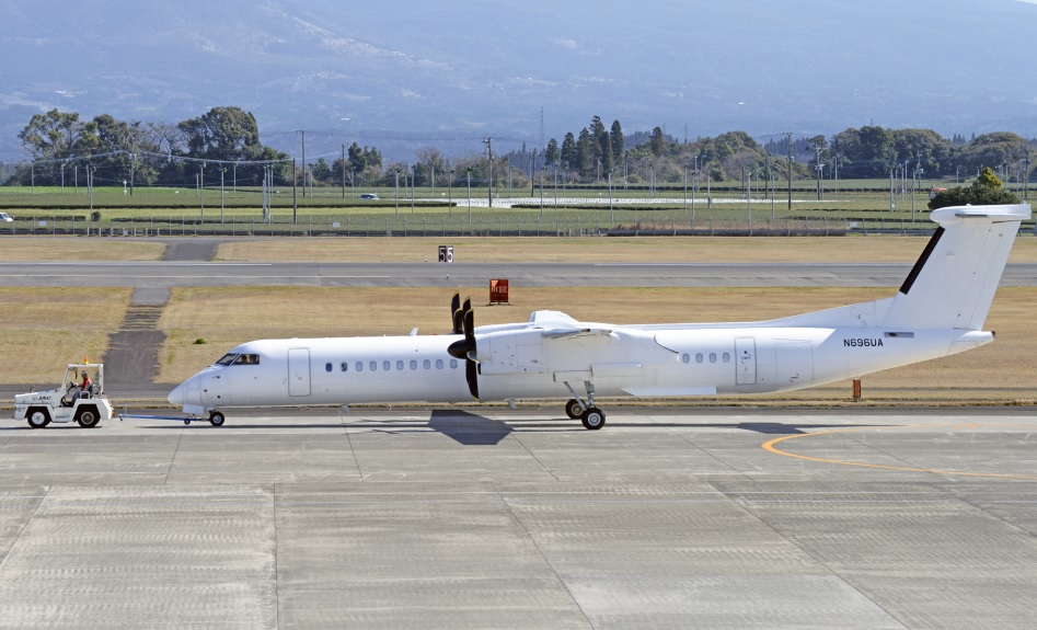 Bombardier Q400 (8)