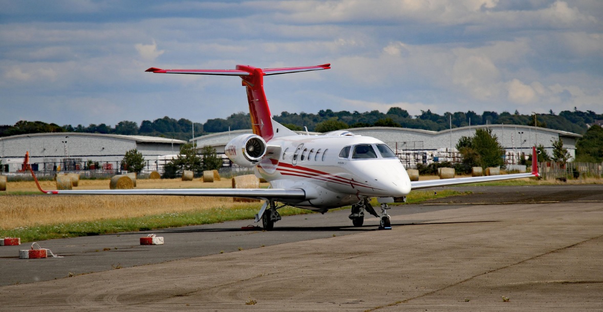 Embraer Phenom 300 (3)